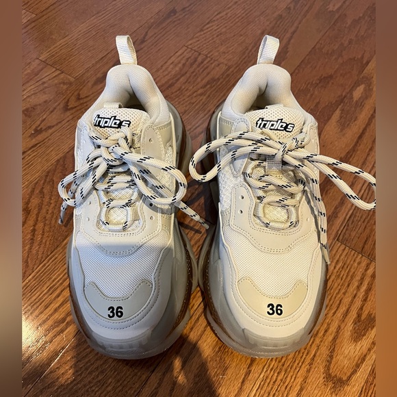 BALENCIAGA Off-White Triple S Sneakers - Picture 6 of 17